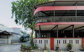RedDoorz Plus near ITC Cempaka Mas 2