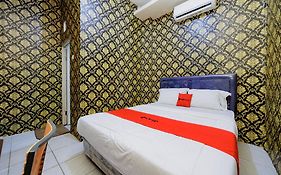 RedDoorz Plus near ITC Cempaka Mas 2